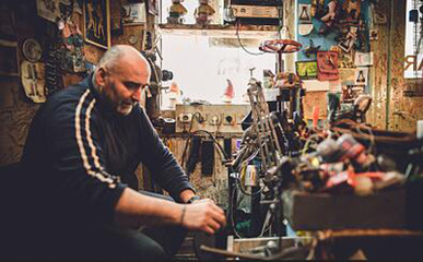 紀(jì)錄片制作應(yīng)把握好的三大要點(diǎn) 文藝創(chuàng)作與服務(wù)的結(jié)合